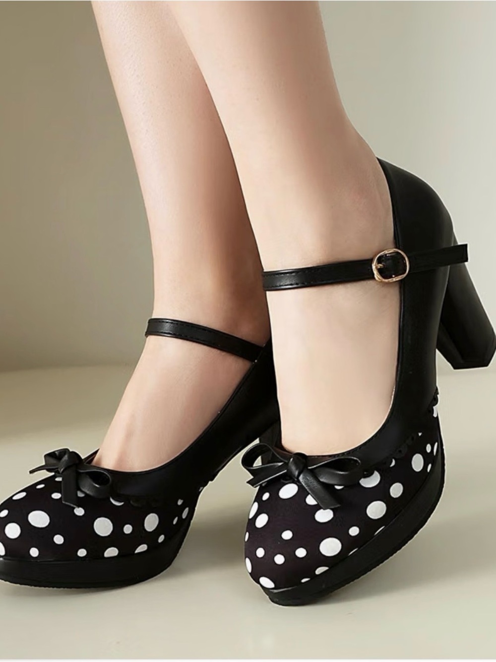 🖤NWOB POLKA DOT BOW MARY JANE HEELS